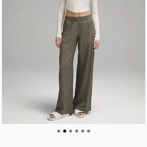 NWOT Lululemon casual swift pants